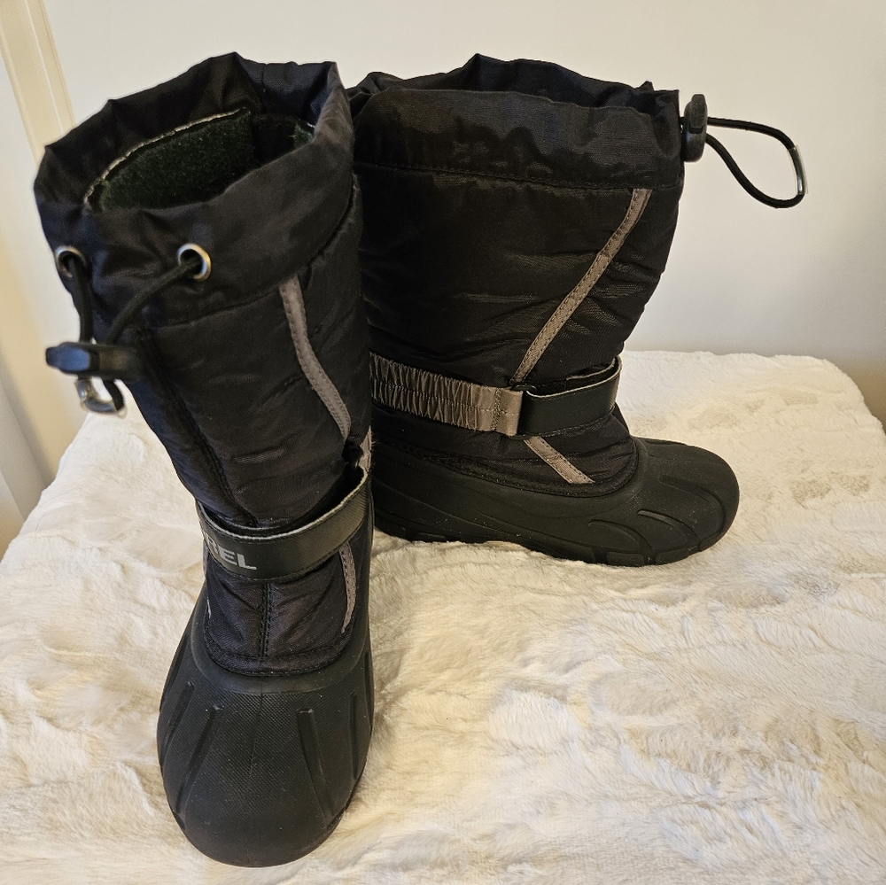 Sorel winter boots Kids Size 1 Black Waterproof